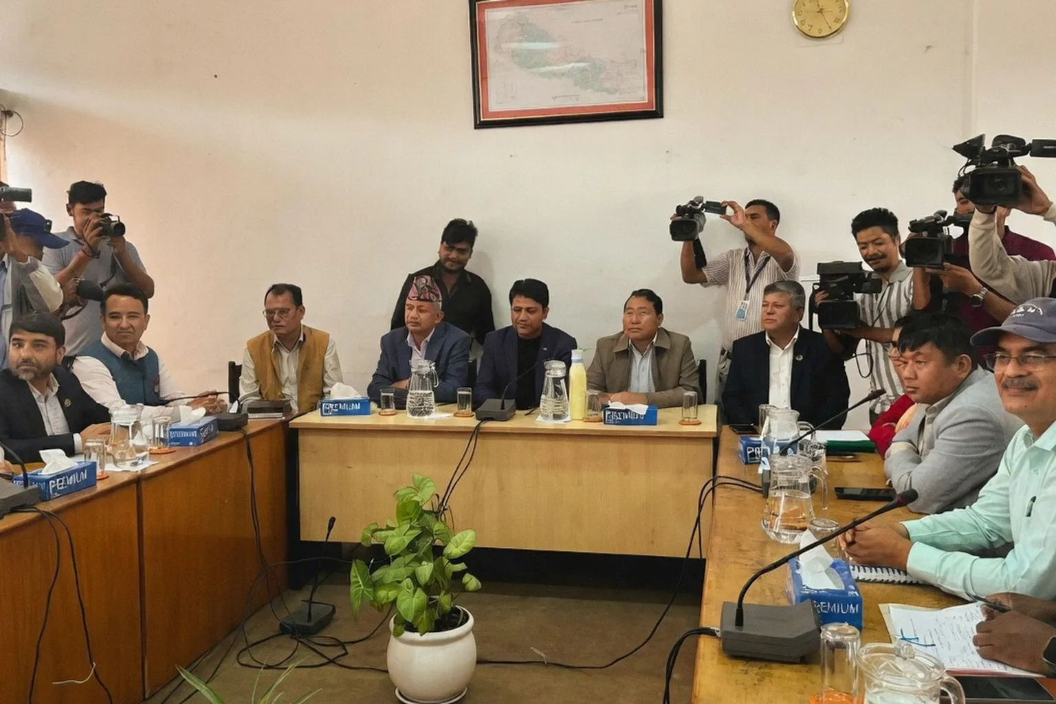 Political parties agree to form all-party mechanisms in flood-affected areas