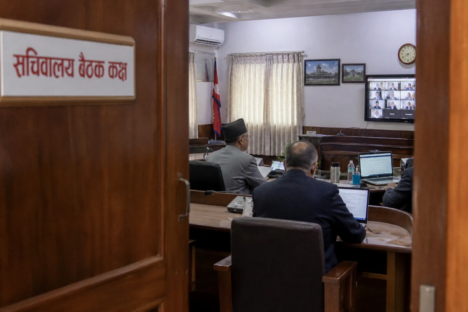 The government in office holds electronic meetings, those decisions made
